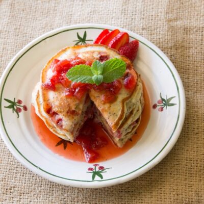 strawberry poppyseed pancakes